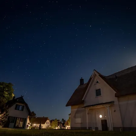 Luxusferienhaus Fuchsbau - Mit Netflix, Playstation, Sauna, Sportraum Und Kamin Holiday home Zirchow